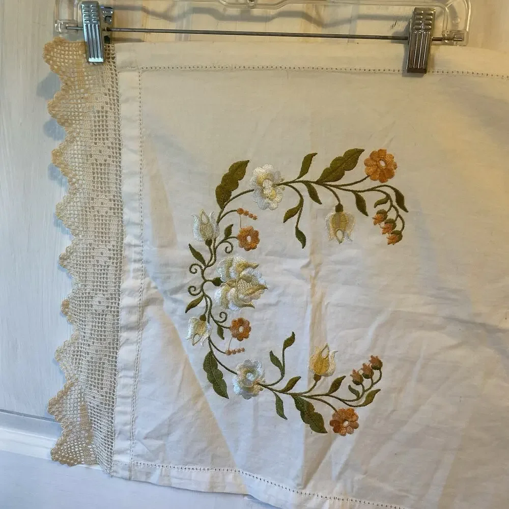 Vintage Ivory Floral Embroidered Table Runner Hand knit Cottagecore Farmhouse